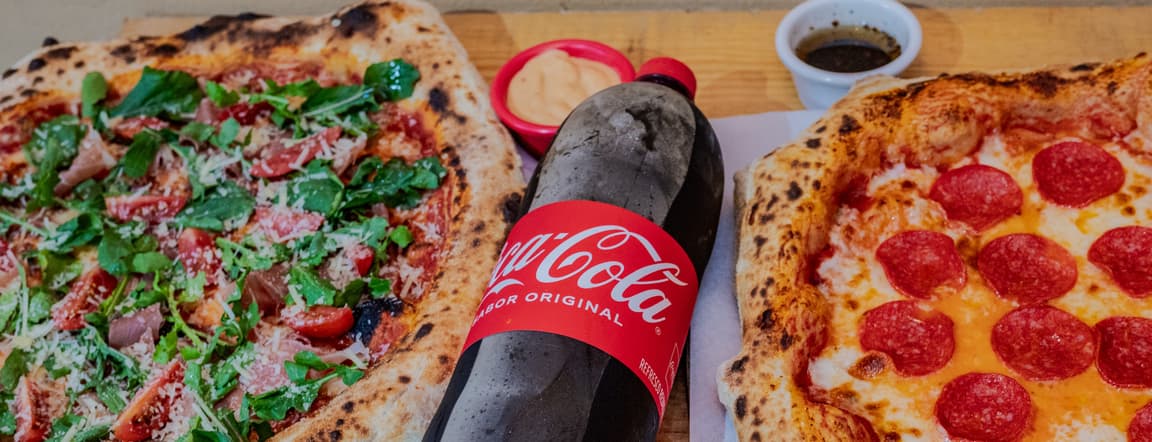 2 Large pizzas. margarita y pepperoni + 1 large drink + free delivery