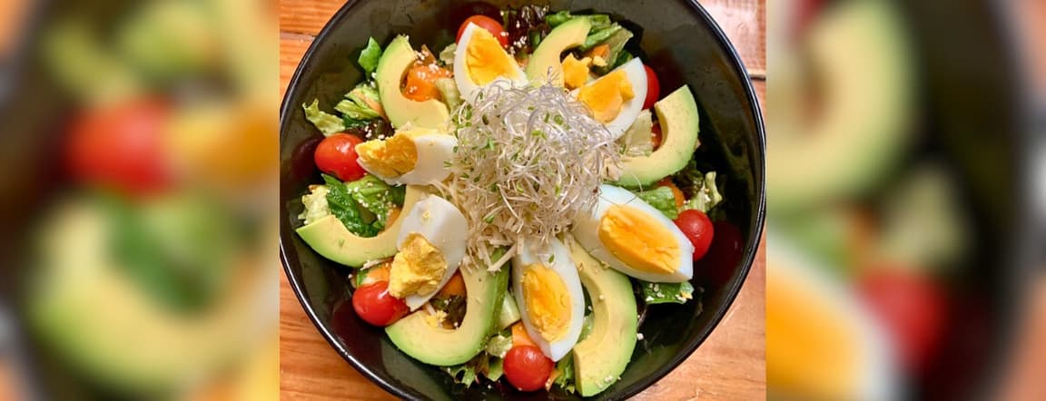Amaranthus salad with egg