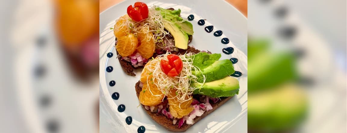 Onion marmalade toast