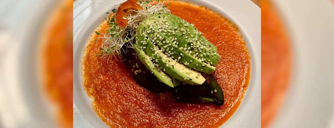 Poblano pepper stuffed with cottage cheese (1 piece)