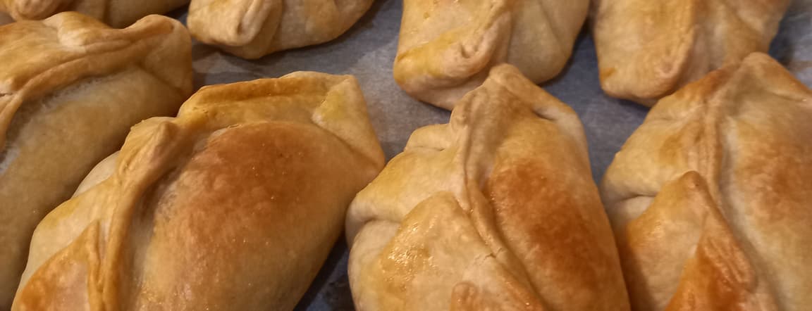 Choose 12 promotional empanadas