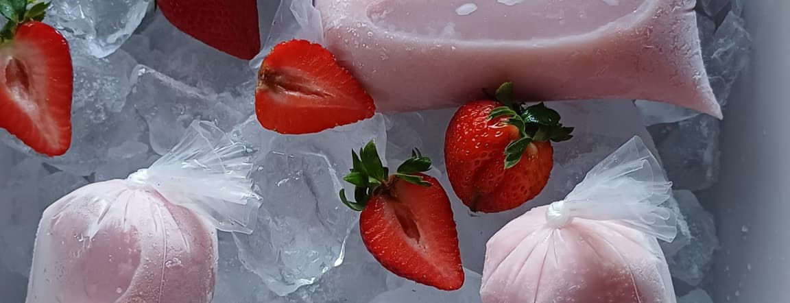 Yogurt witn strawberry pens