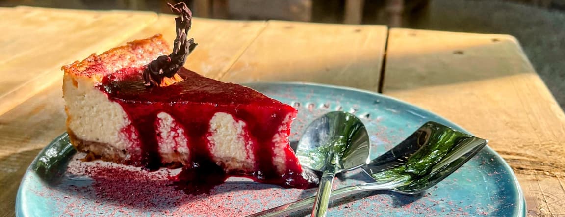Cheese cake with seasonal fruit