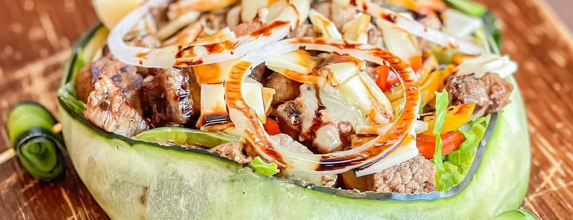 Salad with flank steak