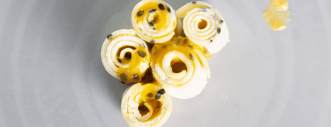Maracuyá ice cream roll