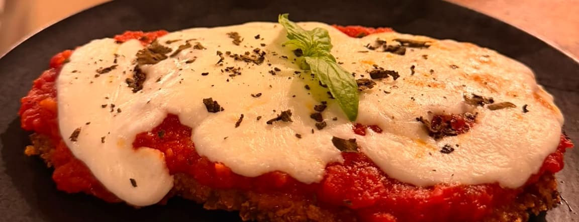 Milanesa de berenjena a la pizzaiola con pure