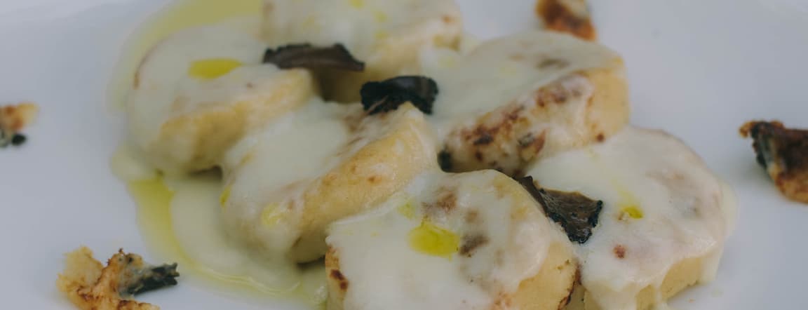 Gnocchi A La Romana Con Salsa De Taleggio Y Trufa