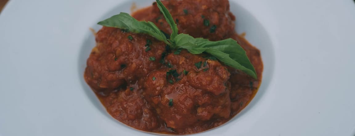 Beef meatballs with tomato and basil sauce