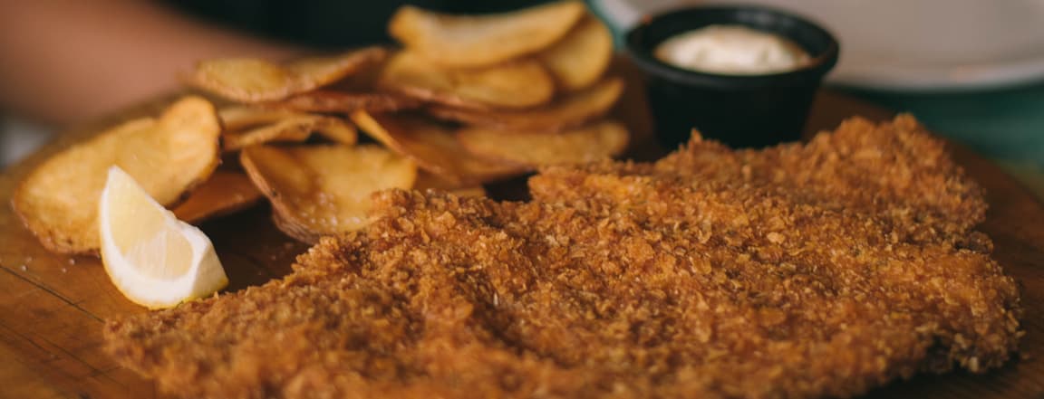 Chicken milanesa with fresh fries potatoes