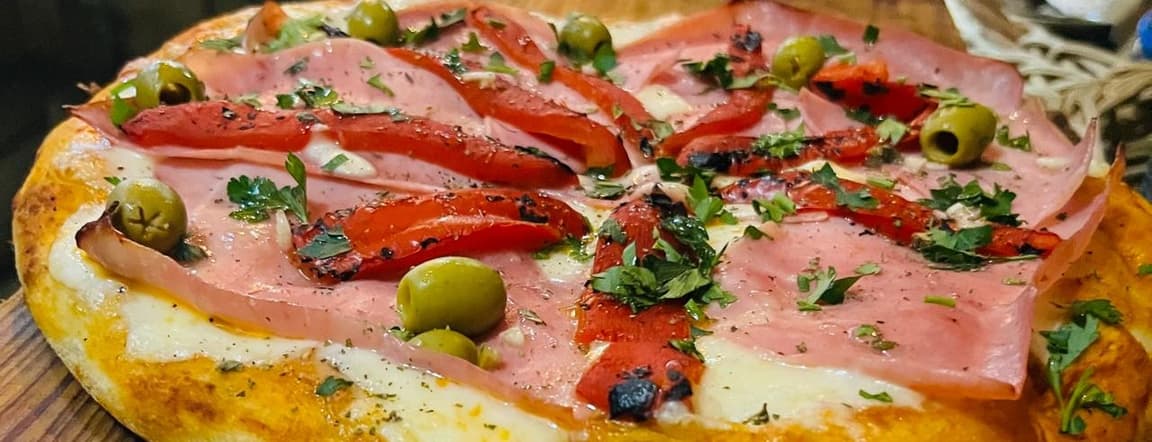 Ham & bell pepper pizza
