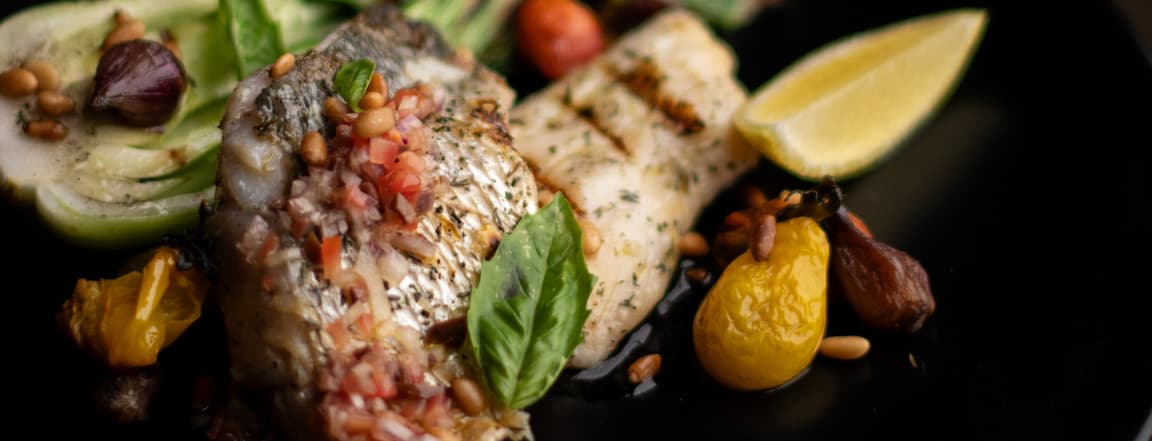 Pesce alla griglia con sala vergine