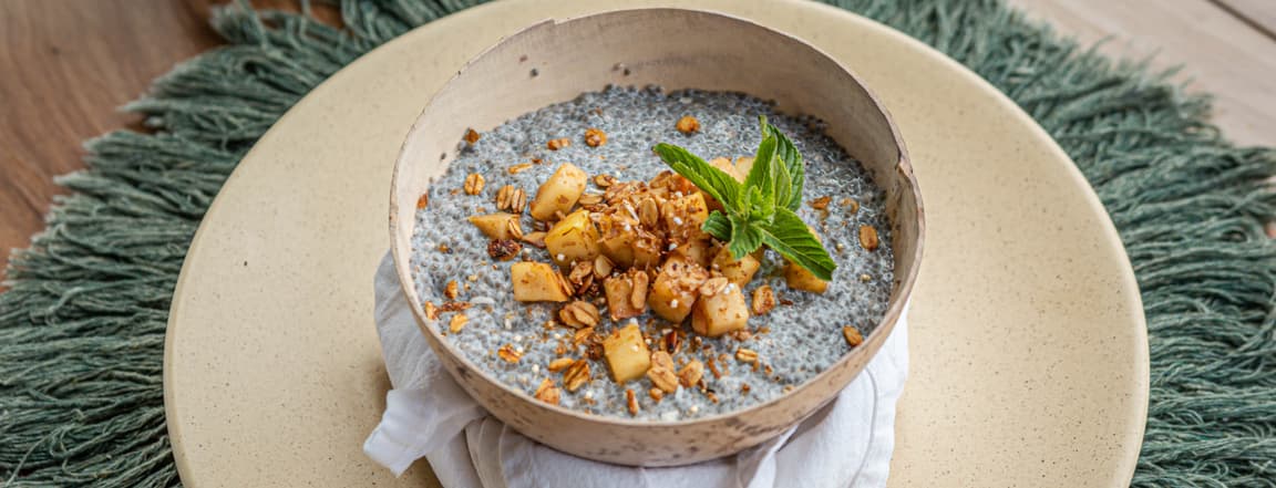 Cinnamon apple yogurt & chia