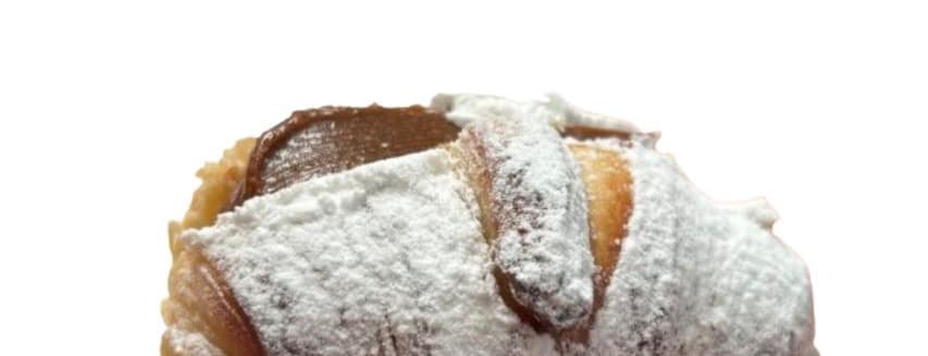Medialuna filled with dulce de leche
