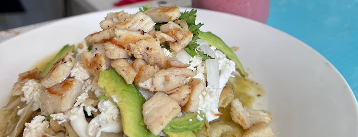 Chilaquiles verdes cremosos
