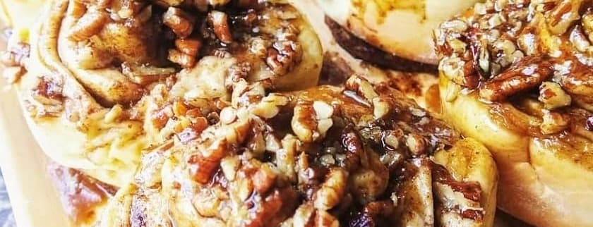 Sticky pecan bomb