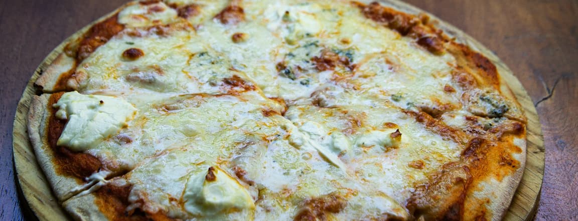 Pizzeta four cheeses