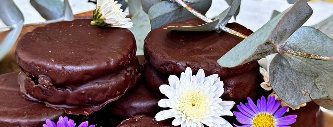 Chocolate alfajor with vegan nutella and dark chocolate coating