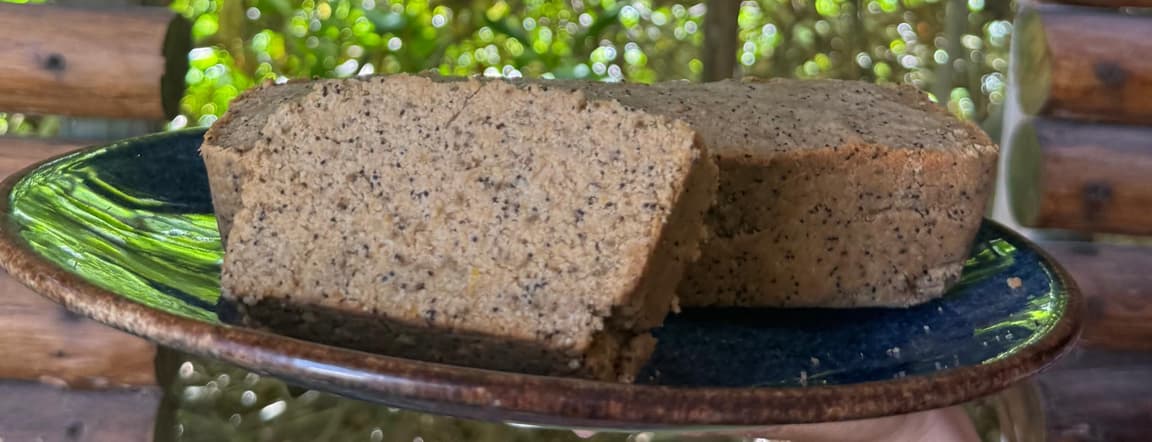 Lemon bread with poppy seed