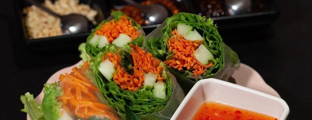 Fresh summer roll with shrimp