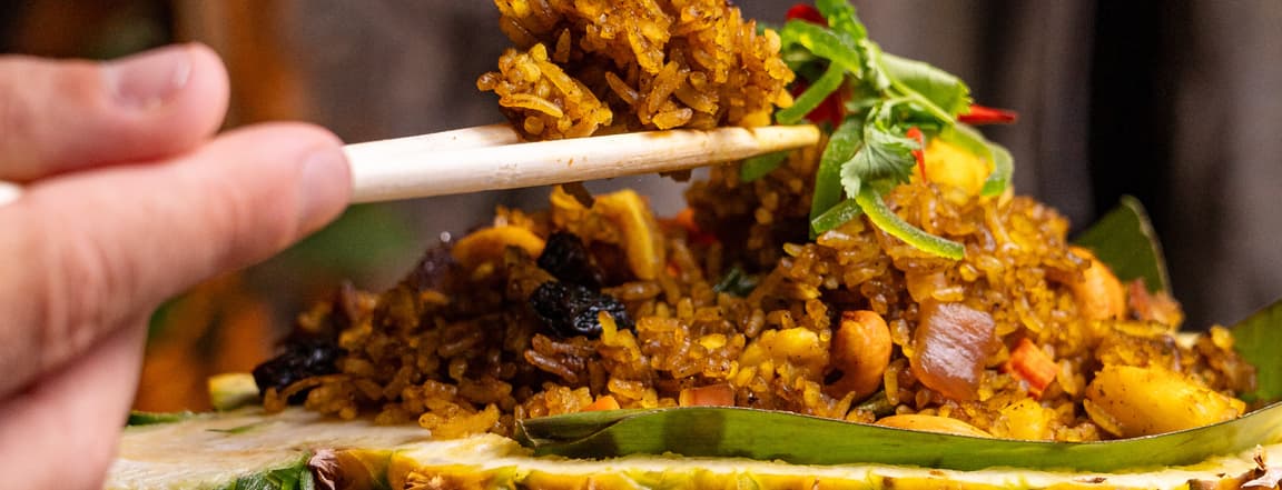 Khaw pad sapparod beef filet