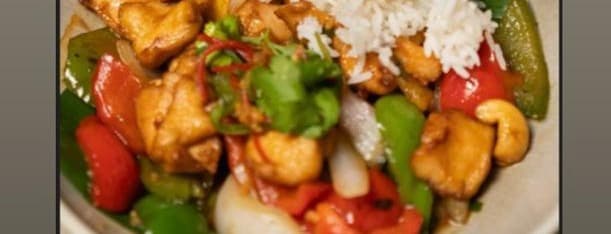 Pad med mamuang (tradicional cashew chiken wok)