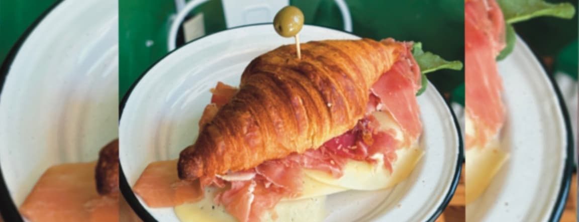 Crudo medialunas (x2)