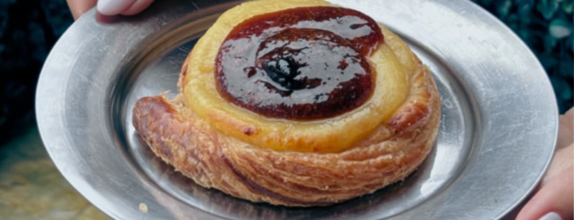 Margarita with custard cream and quince fruit jam