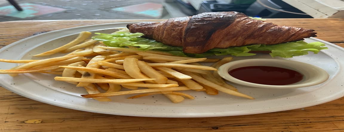 Croissant with turkey ham