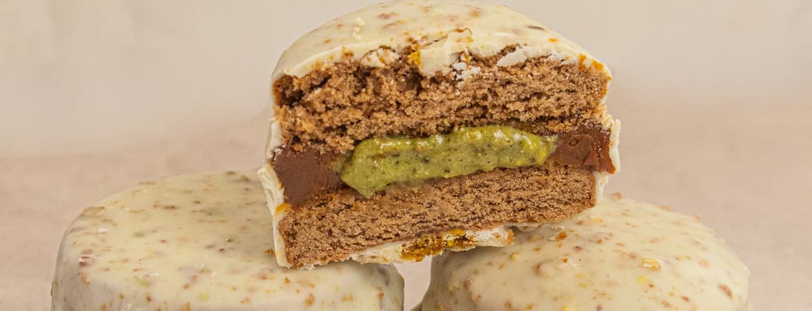 Alfajor dubai con dulce de leche