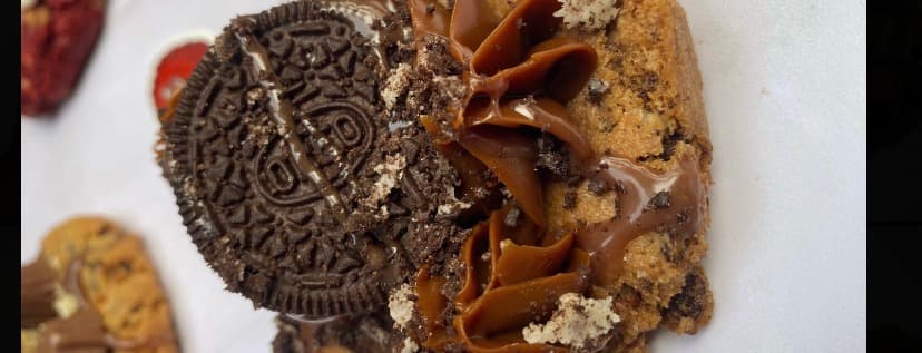 Dulce de leche and oreo cookie
