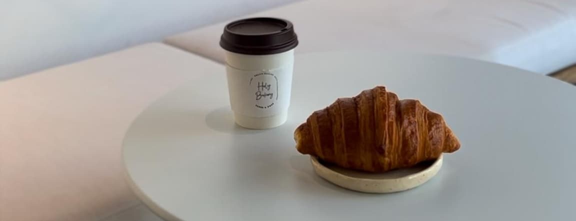 Latte + croissant