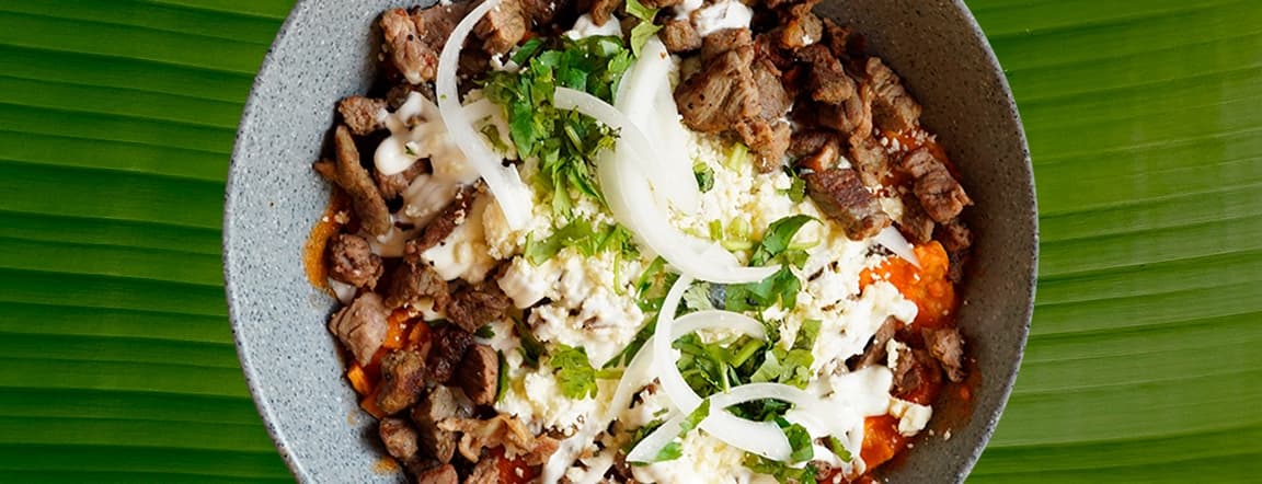 Chilaquiles con arrachera.