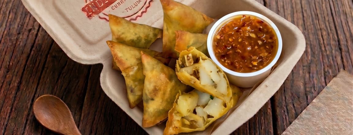Potato and peas samosa