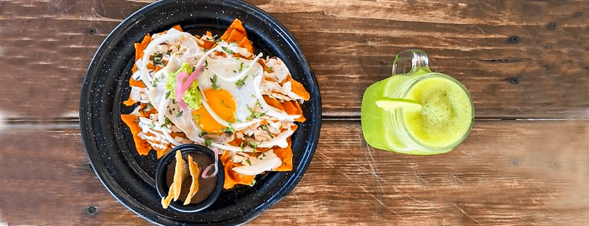 Promo chilaquiles + tropical juice