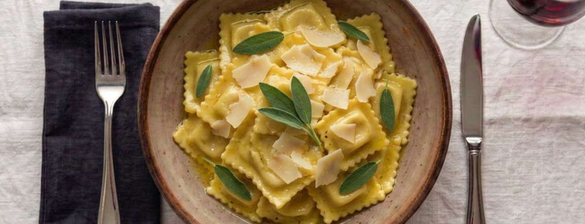 Ricotta and spinach ravioli in butter and salvia sauce