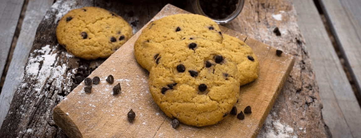 Homemade cookies with chocolate bits x4
