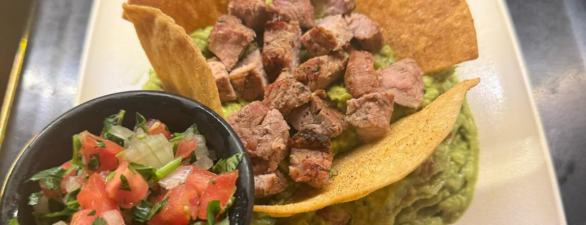 Guacamole with meat