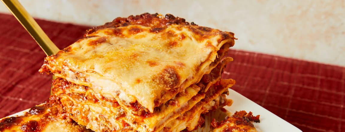 Lagsaña bechamel and bolognesa