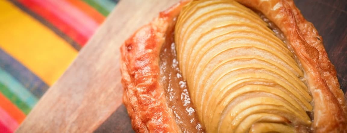 Apple cardamom puff pasty.