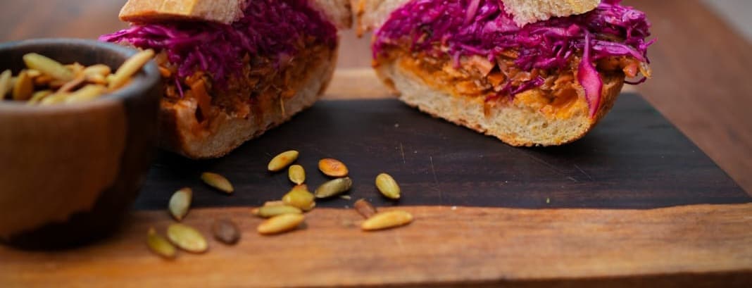 Pulled jackfruit burger
