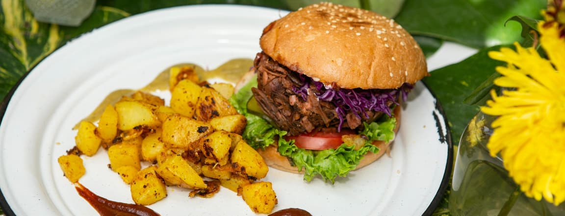 Better-than-a-burger: toasted bun + sauces + grilled potatoes