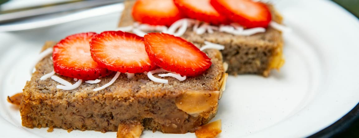 Bomb banana bread + strawberry