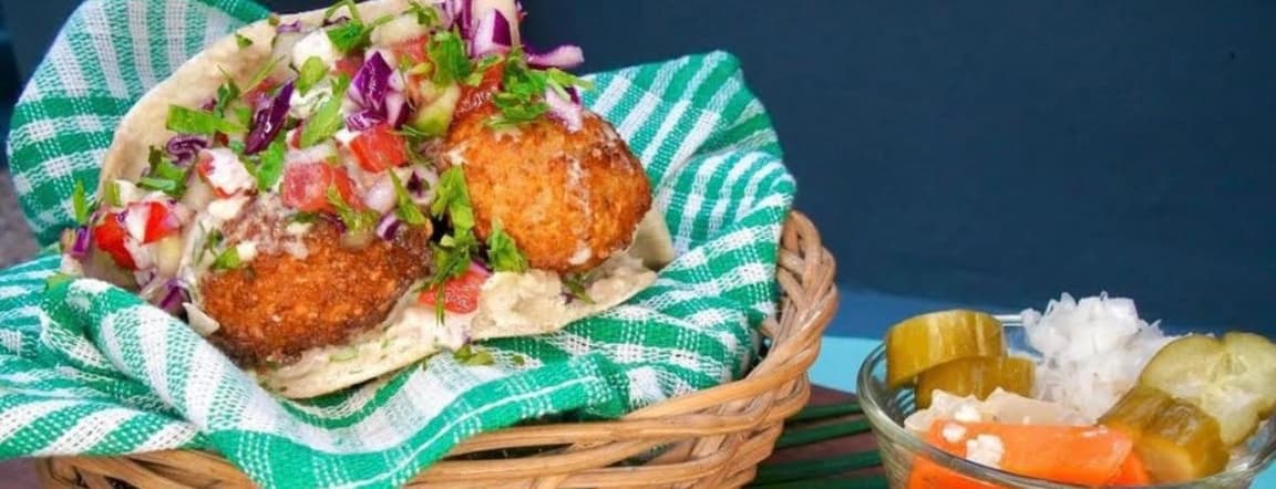 Falafel w hummus