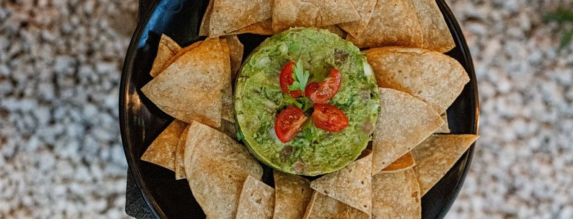 Guacamole con totopos