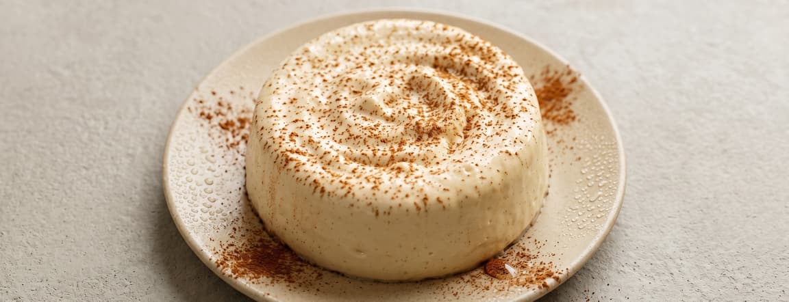 🍦 Classic vanilla & premium cinnamon custard