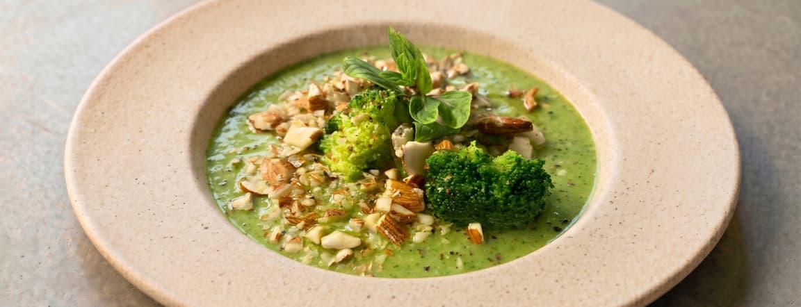 ✨ Garden-fresh chilled organic broccoli cream - refreshing & crispy