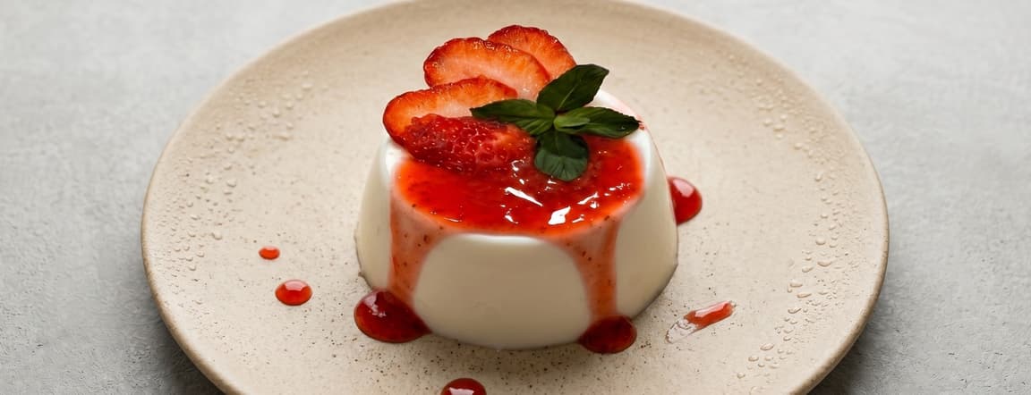🍓 Silky homemade pannacotta - fresh strawberry duo