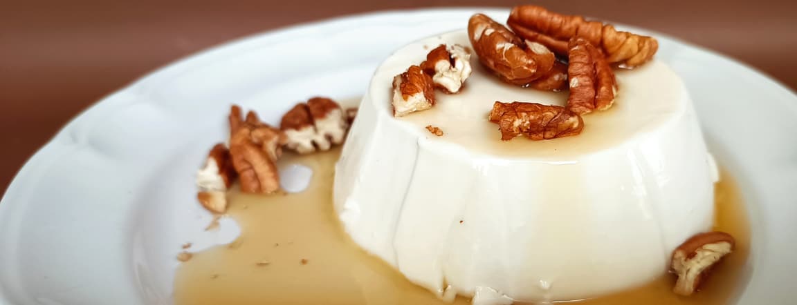 🍯 Raw golden honey & pecan pannacotta - ancient amber nectar
