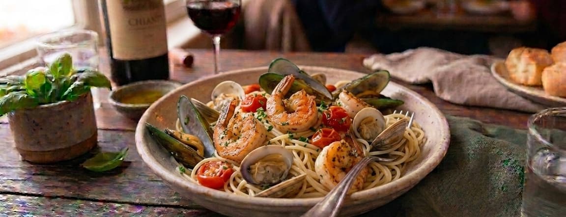 Seafood spaghetti or fettuccine pasta