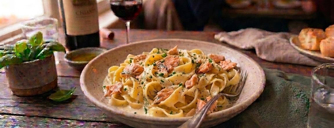 Spaghetti or fettuccine pasta with salmon